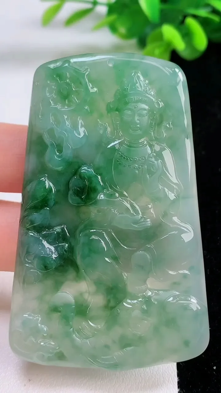 天然A货翡翠普贤菩萨吊坠，尺寸68.4-42.6-5.3，重量:37.68g
8月31日