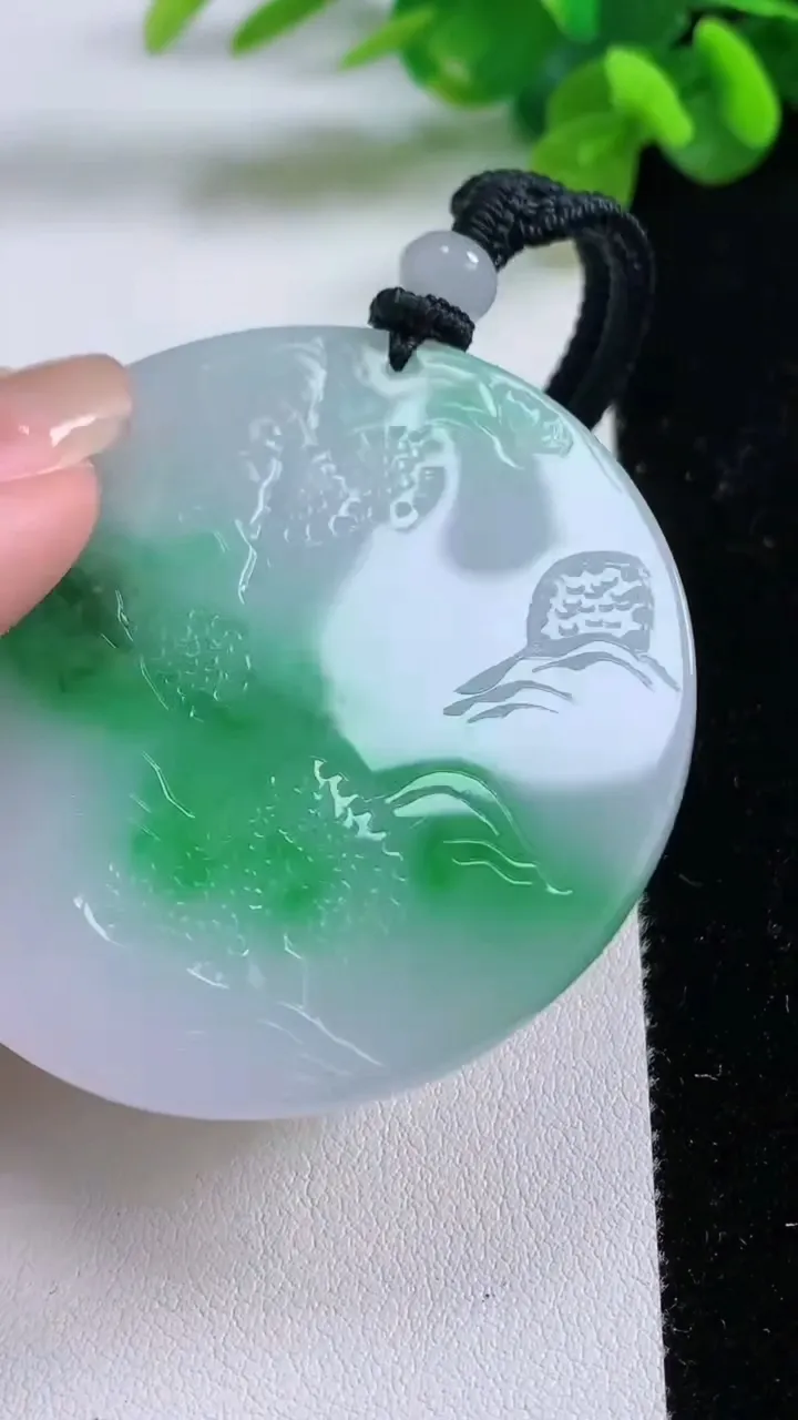 天然A货翡翠山水牌吊坠，尺寸51.8-5.8，重量:39.26g
8月31日