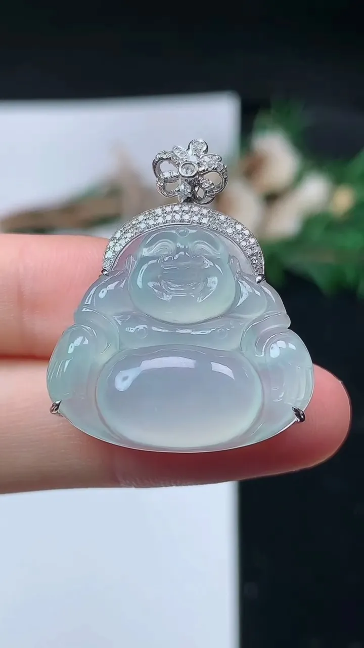 天然A货翡翠白冰佛公吊坠，尺寸22.2-25-9.6，重量:7.12g
8月31日