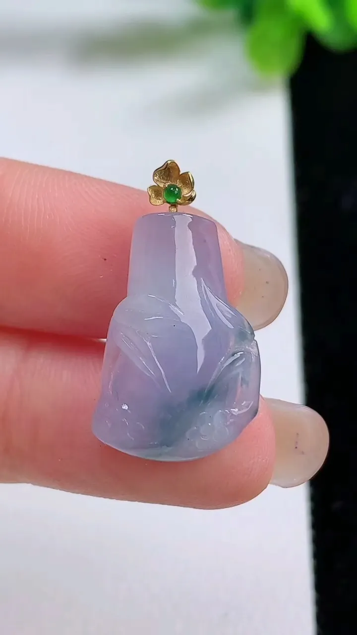 天然A货翡翠18k金紫罗兰飘花节节高升 竹节吊坠，尺寸21-14-5，重量:2.60g
8月31日