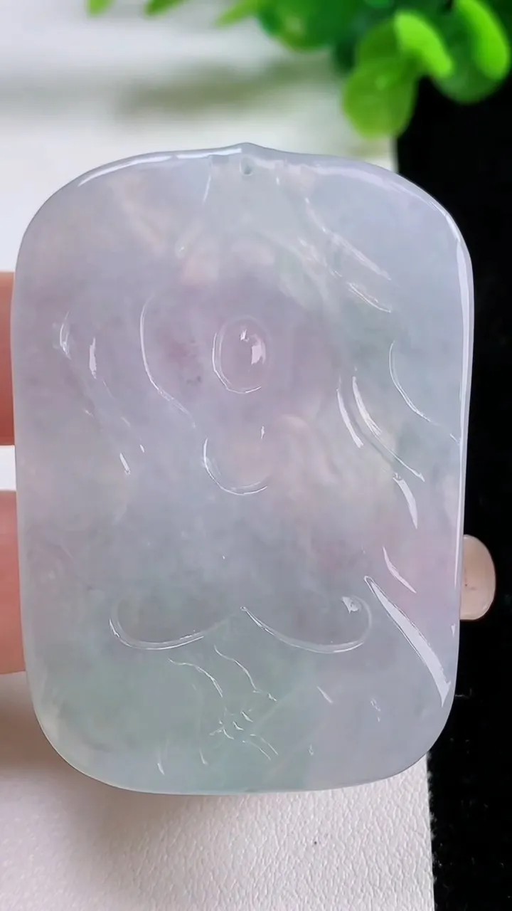 天然A货翡翠普贤菩萨吊坠，尺寸55-39.4-5.5，重量:29.19g
8月31日