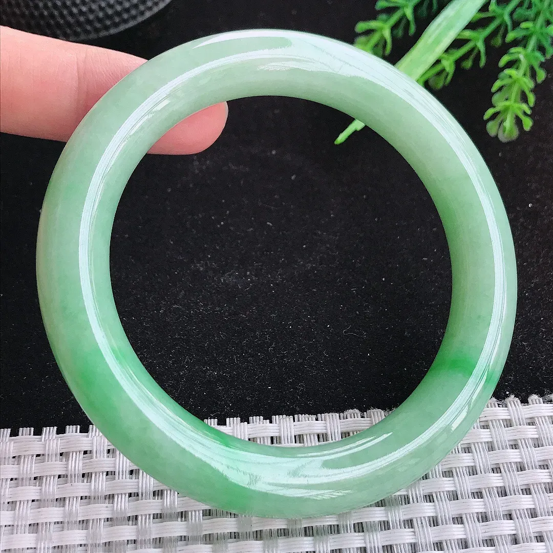 自然光61/11.2/11.4老坑精美满绿飘阳绿圆条手镯大圈口圆玉镯百搭