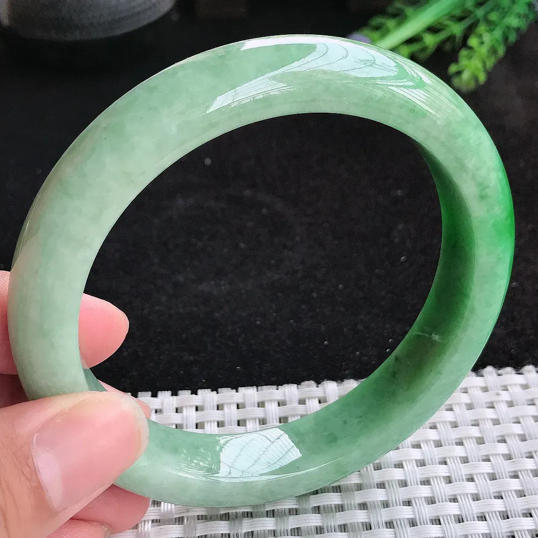 自然光65/13.5/9.7大圈口老坑精美温润满绿辣阳绿手镯玉镯百搭