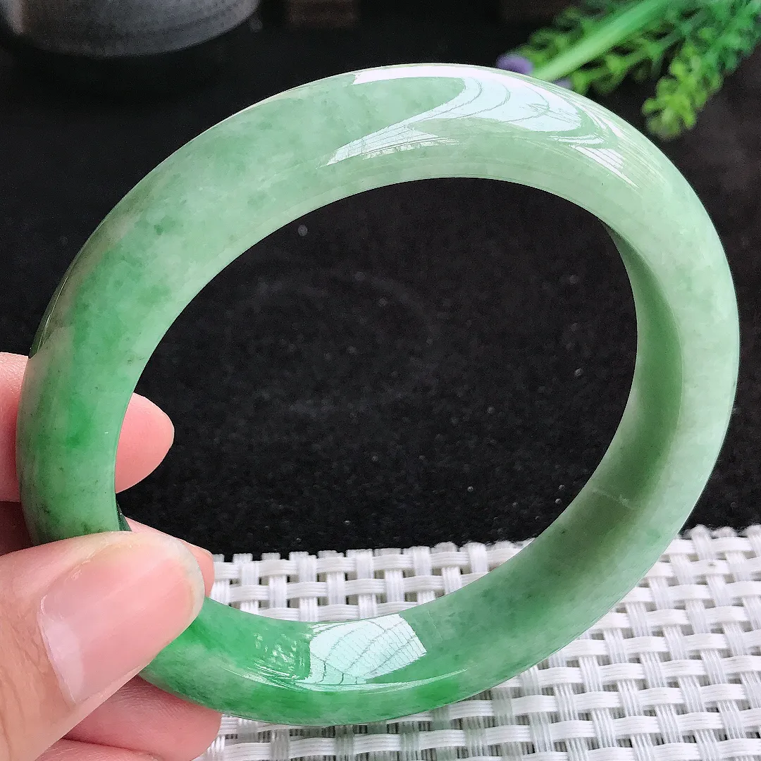 自然光65/13.5/9.7大圈口老坑精美温润满绿辣阳绿手镯玉镯百搭