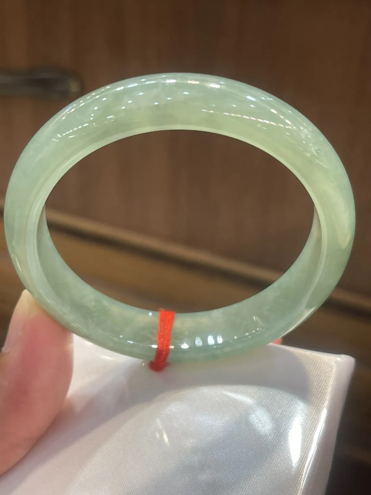 缅甸翡翠A货，晴底正圈手镯，上手效果非常好，富贵荣华，平安健康
