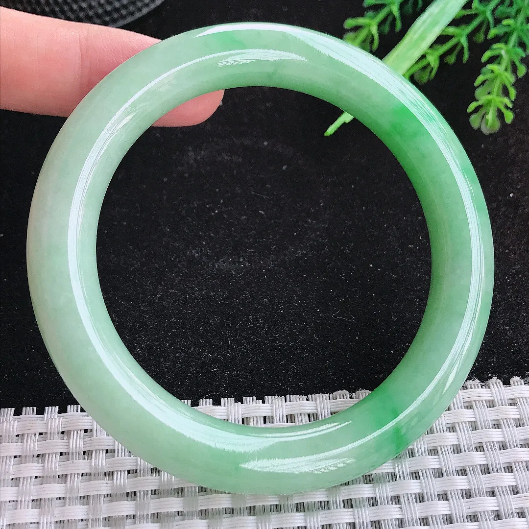 自然光61/11.2/11.4老坑精美满绿飘阳绿圆条手镯大圈口圆玉镯百搭