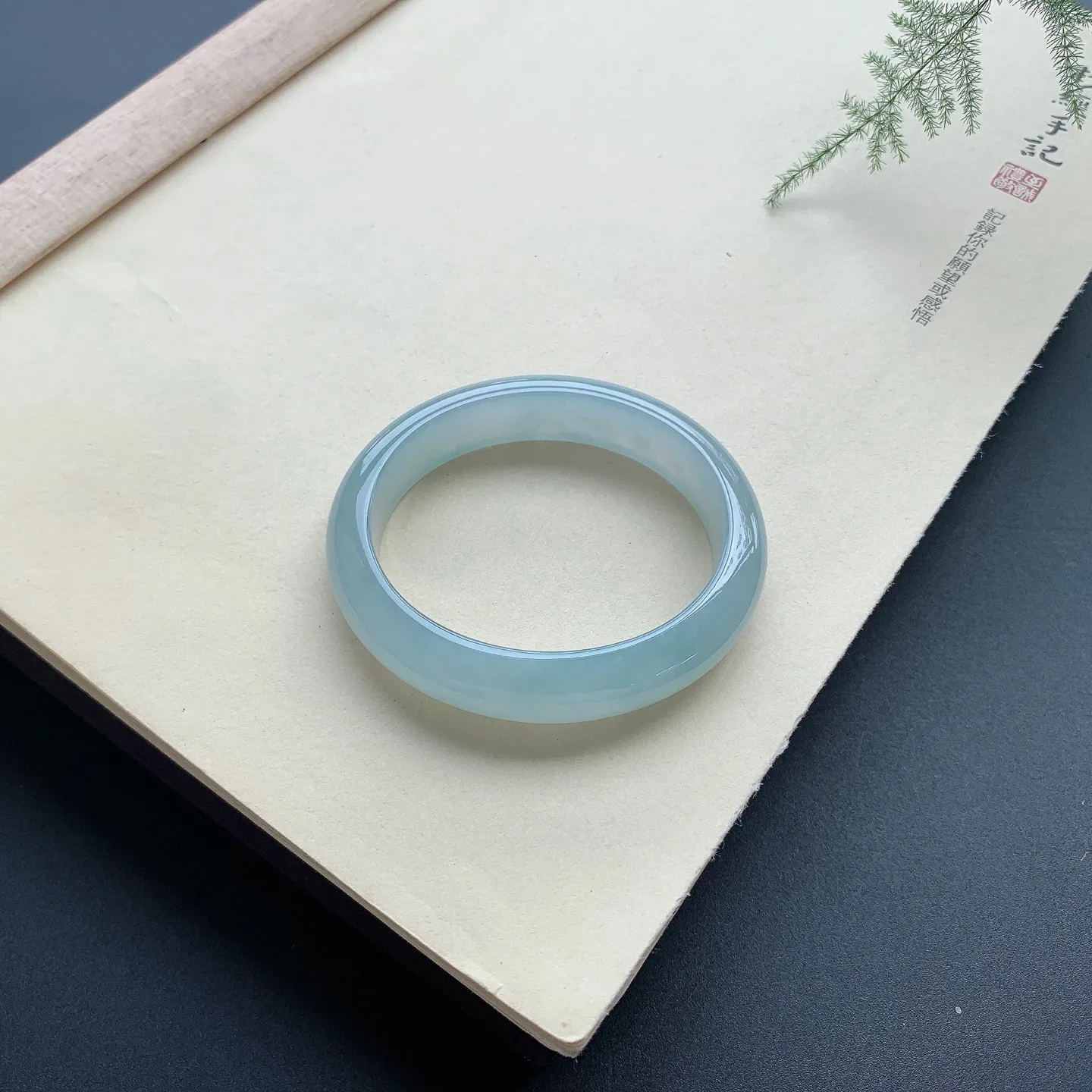 53圈口冰糯贵妃手镯 尺寸：53-46-12.5-7，无纹裂，水润起胶，白净光滑