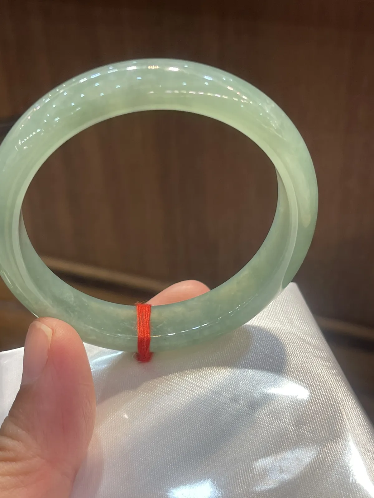 缅甸翡翠A货，晴底正圈手镯，上手效果非常好，富贵荣华，平安健康
