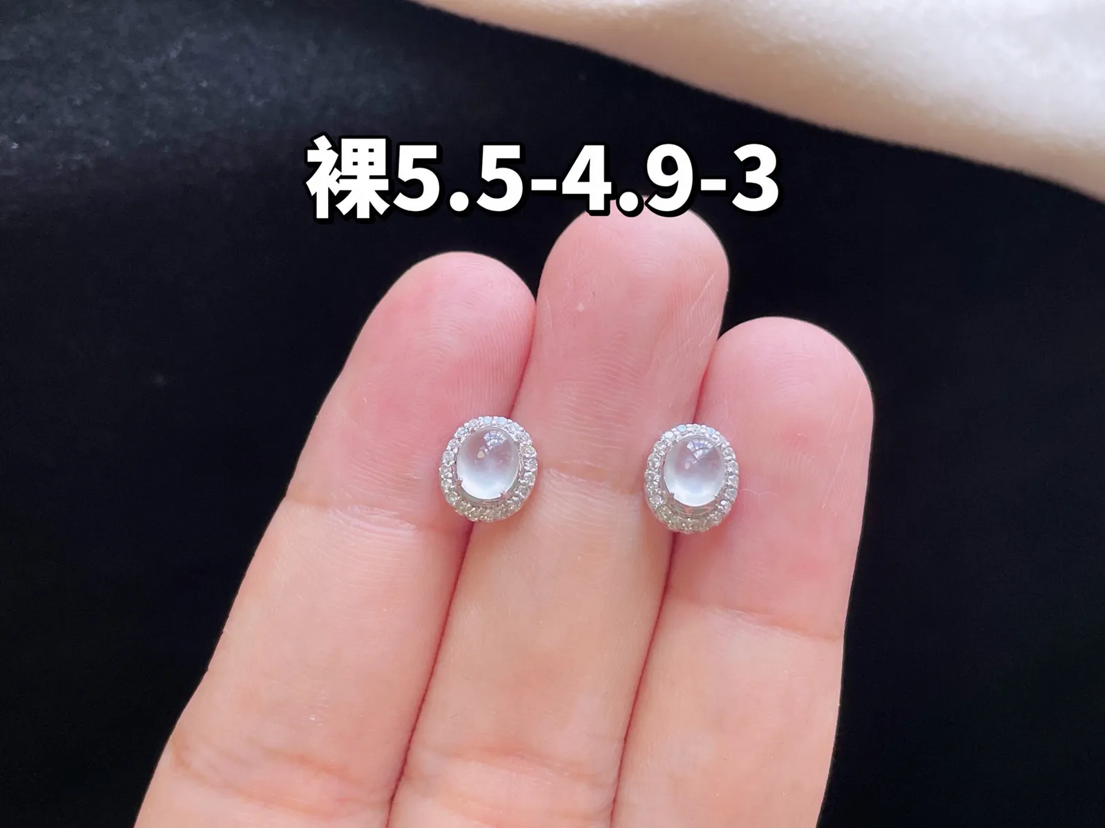 18K 冰种·蛋面耳钉
 
裸5.5-5.9-3