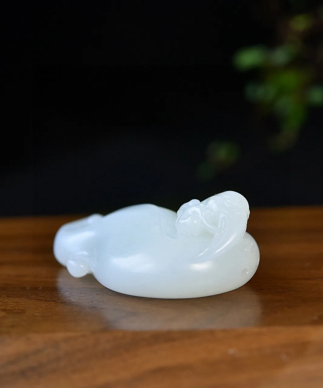 天然和田玉.羊脂玉.籽料.仙芝鹤寿.玉坠.玉质白润.雕琢精美.仙鹤衔灵芝.福寿如意随人心意.寓意吉祥如意.长寿多福.品质保证全国复检.尺寸61.9/32.9/22.1重54.62克.