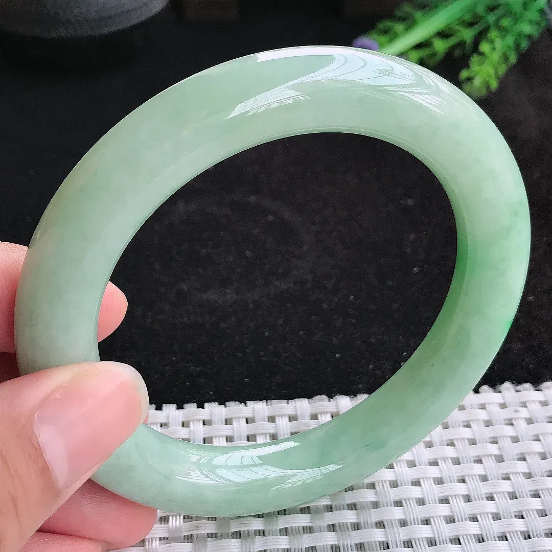 自然光60/11.5/11.6老坑精美冰润piao阳绿圆条手镯玉镯百搭