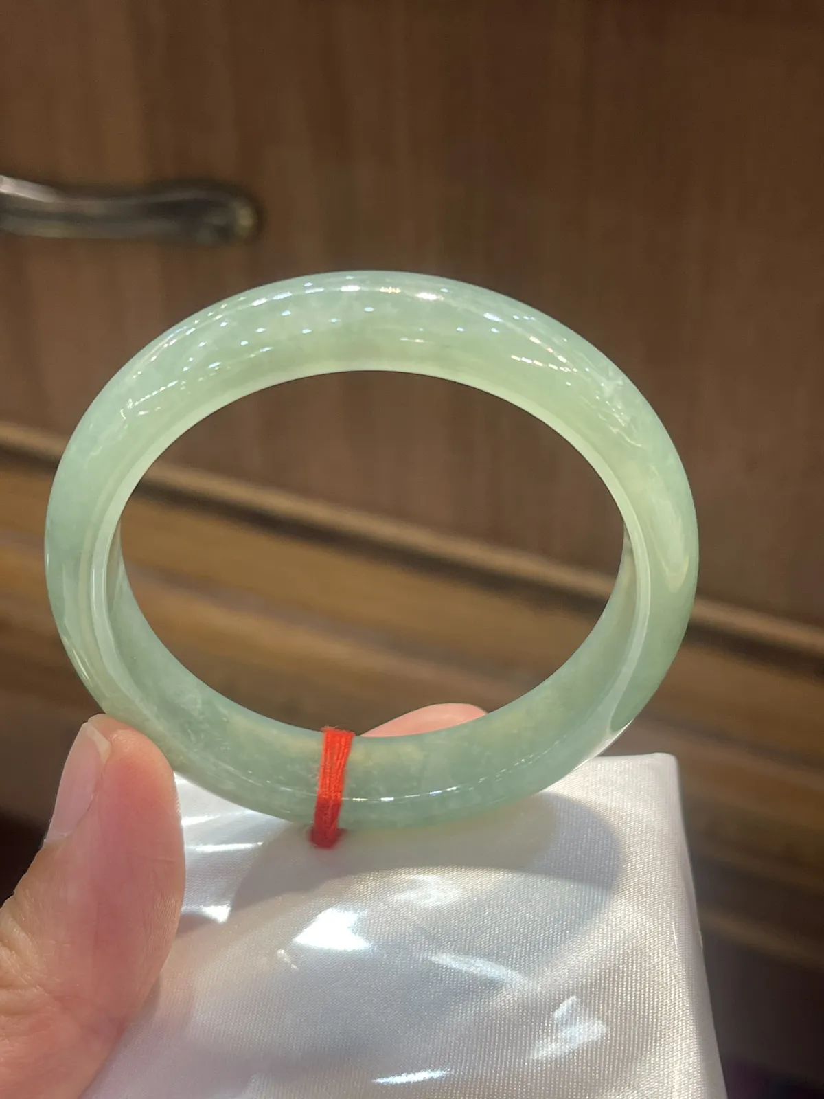 缅甸翡翠A货，晴底正圈手镯，上手效果非常好，富贵荣华，平安健康