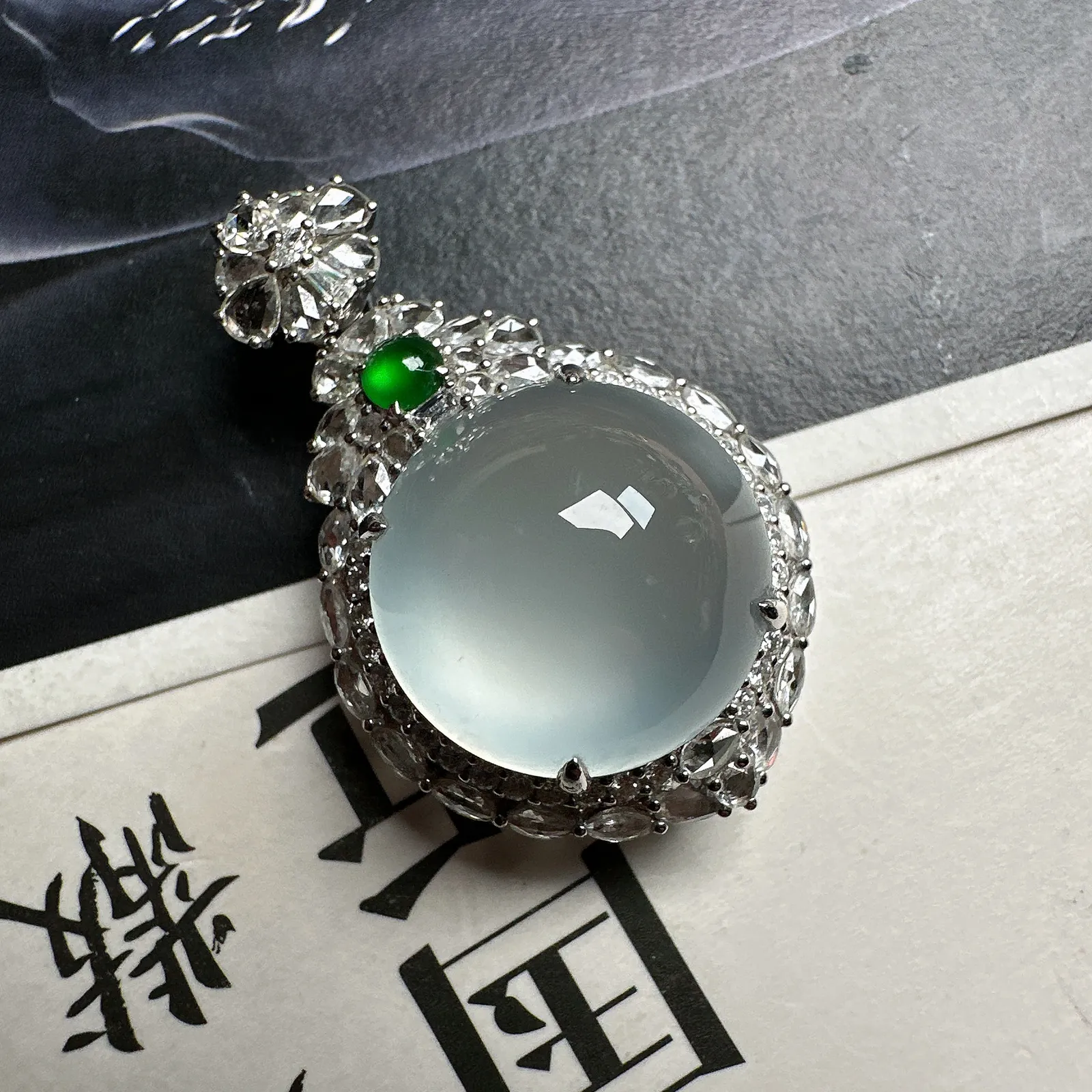 【大蛋面】晶莹剔透的收藏品质大蛋面，冰感十足，通透感十足，标准行家货，裸石尺寸16.5*8毫米。