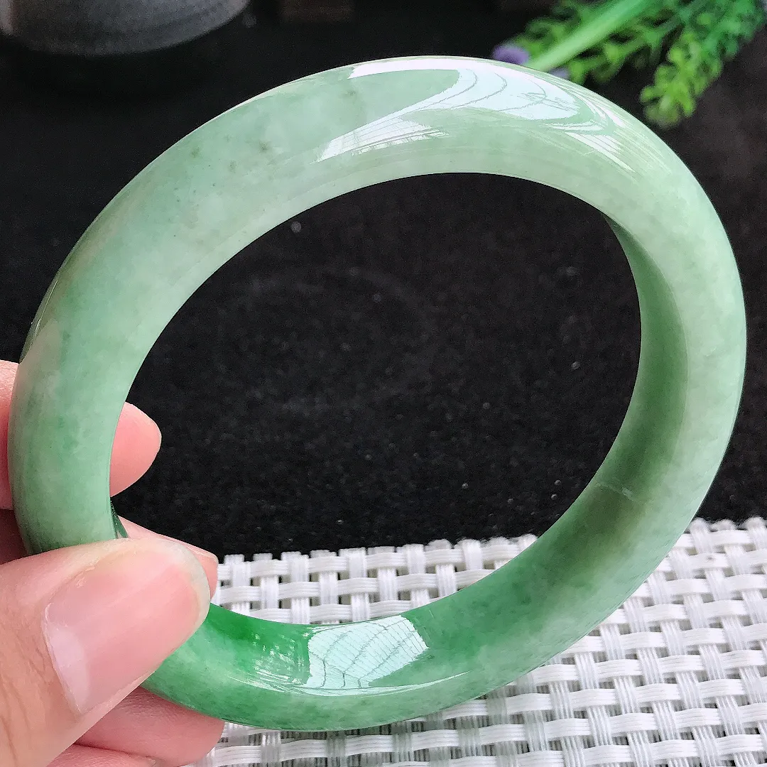 自然光65/13.5/9.7大圈口老坑精美温润满绿辣阳绿手镯玉镯百搭