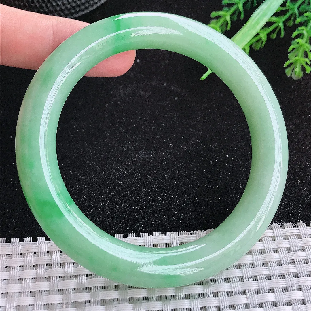 自然光61/11.2/11.4老坑精美满绿飘阳绿圆条手镯大圈口圆玉镯百搭