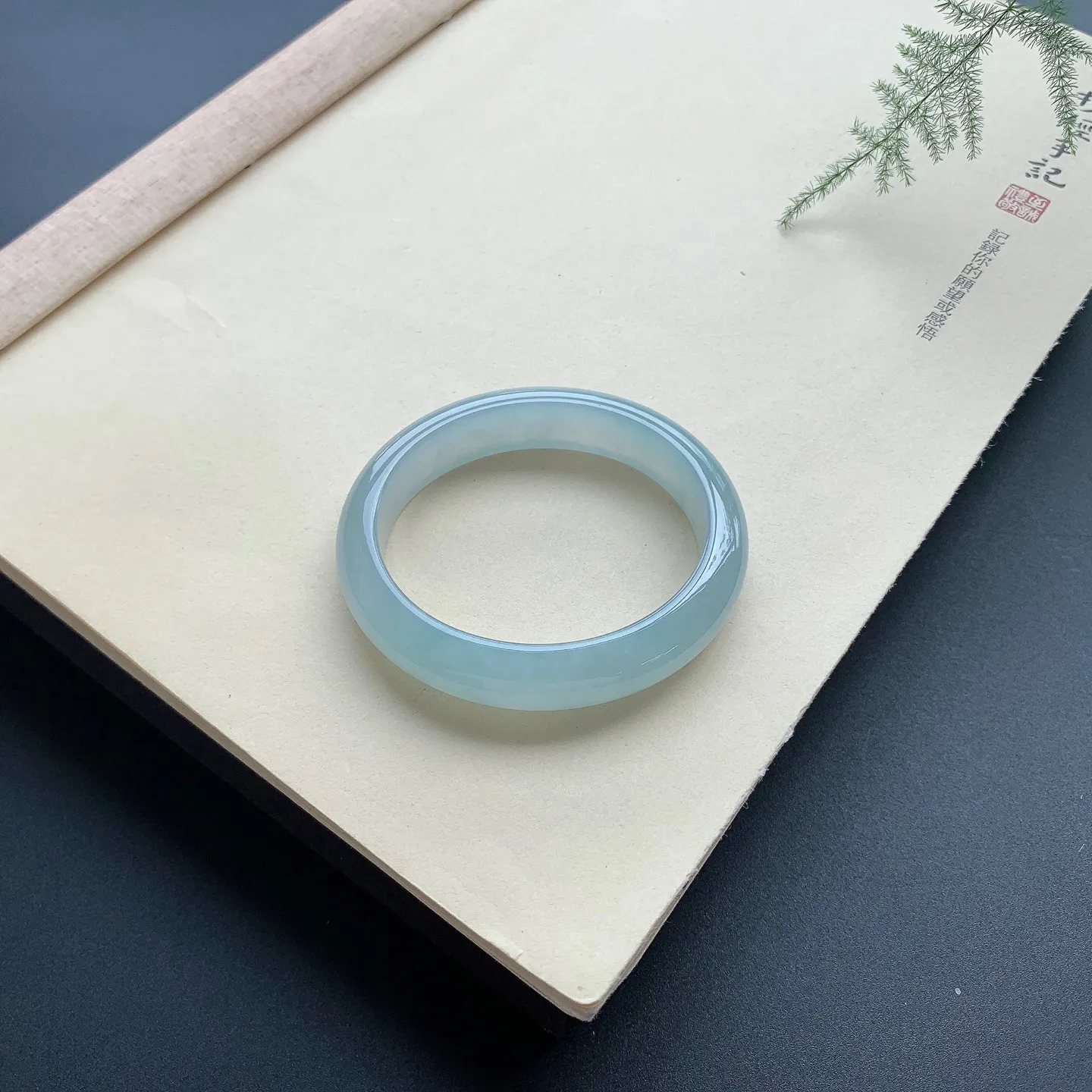 53圈口冰糯贵妃手镯 尺寸：53-46-12.5-7，无纹裂，水润起胶，白净光滑