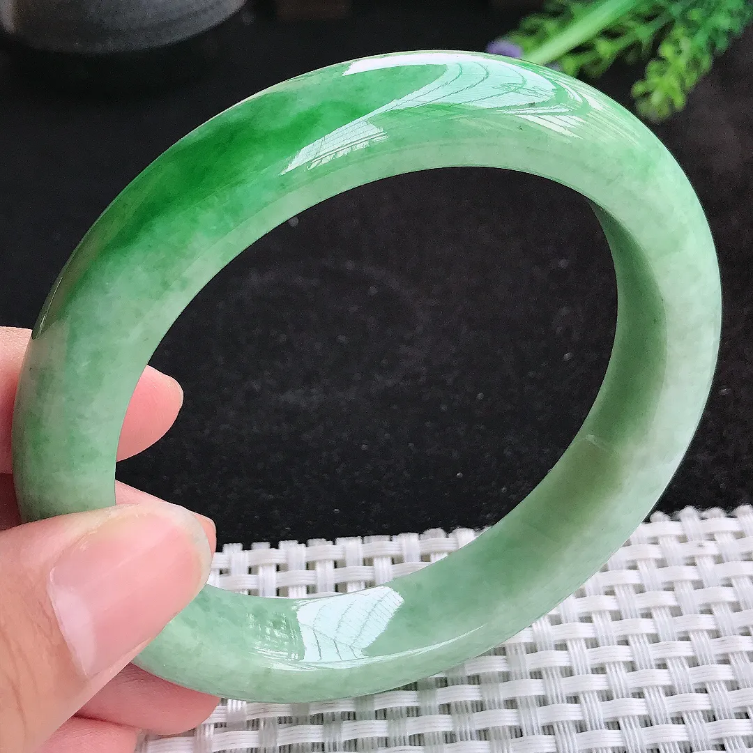 自然光65/13.5/9.7大圈口老坑精美温润满绿辣阳绿手镯玉镯百搭