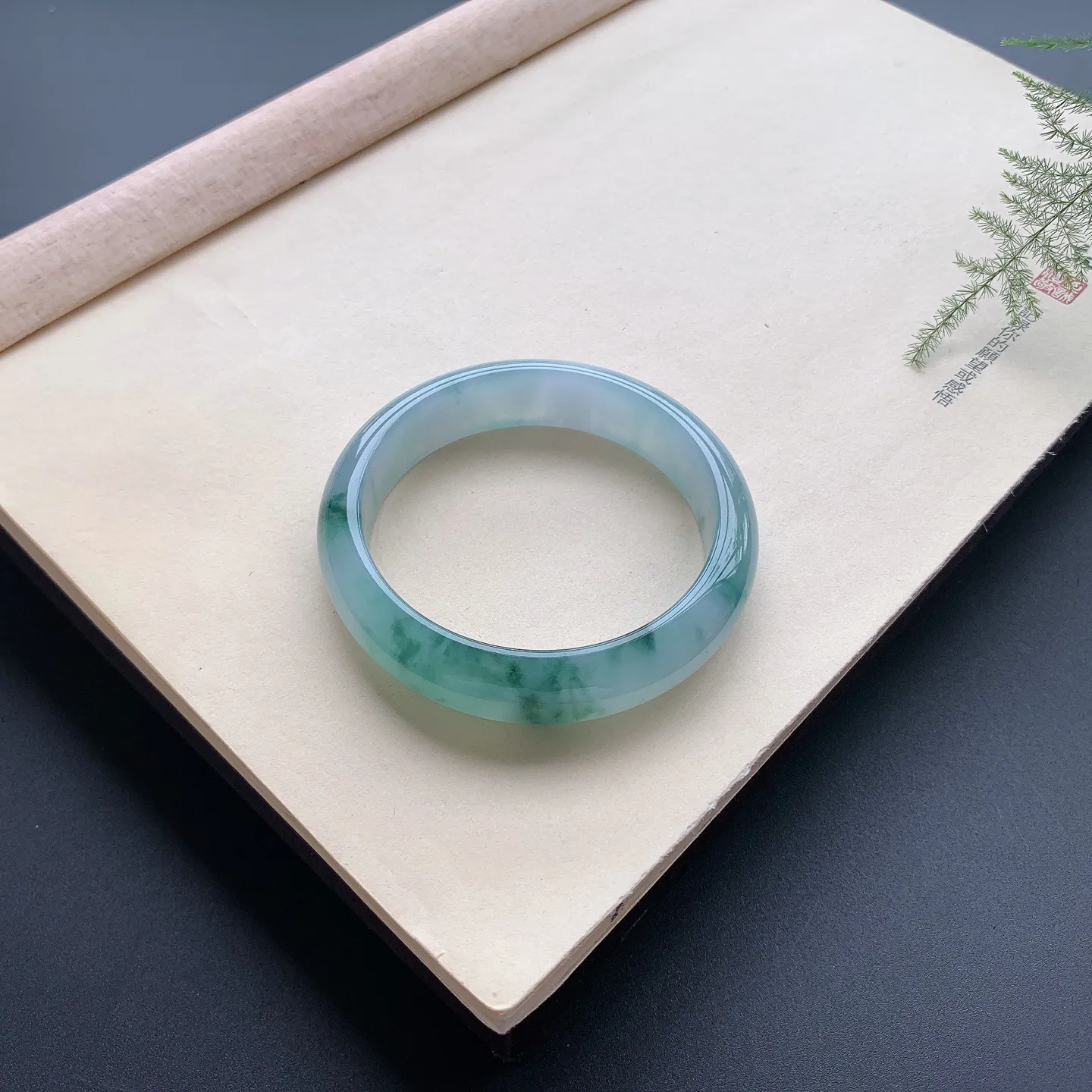 58圈口飘花正圈手镯 尺寸：58-14.2-8，水润起胶，花色唯美