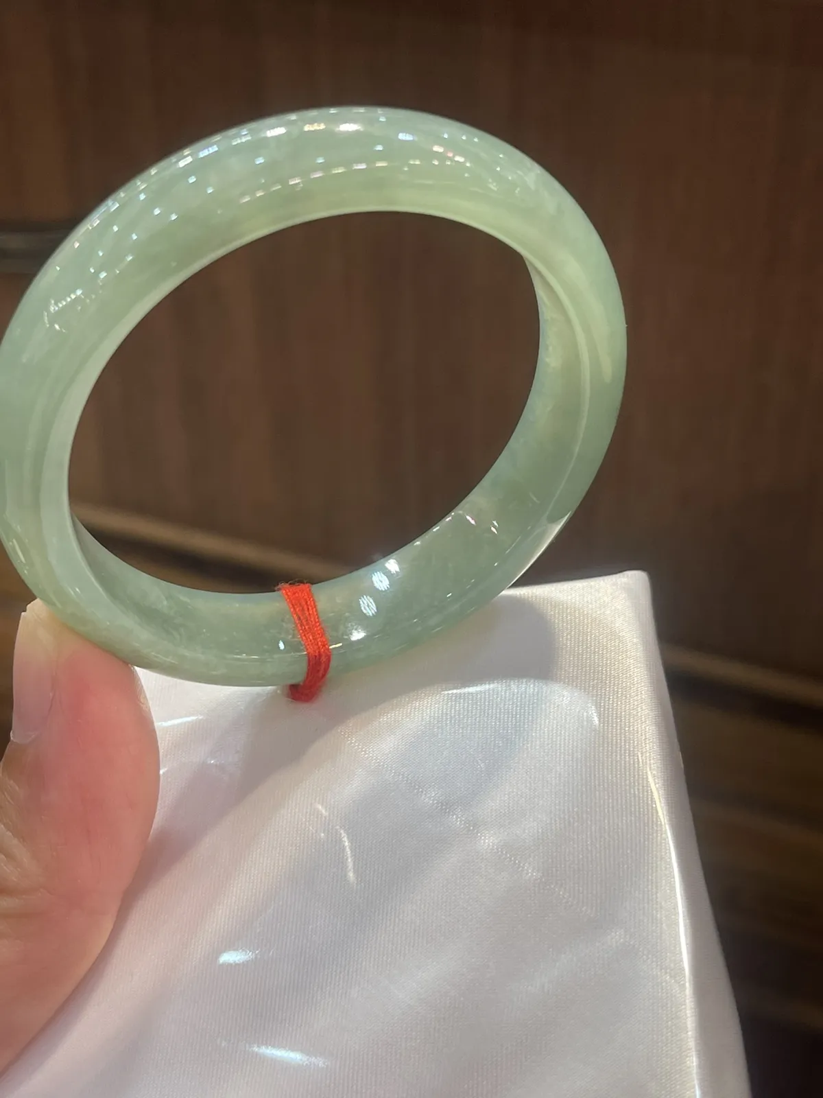 缅甸翡翠A货，晴底正圈手镯，上手效果非常好，富贵荣华，平安健康