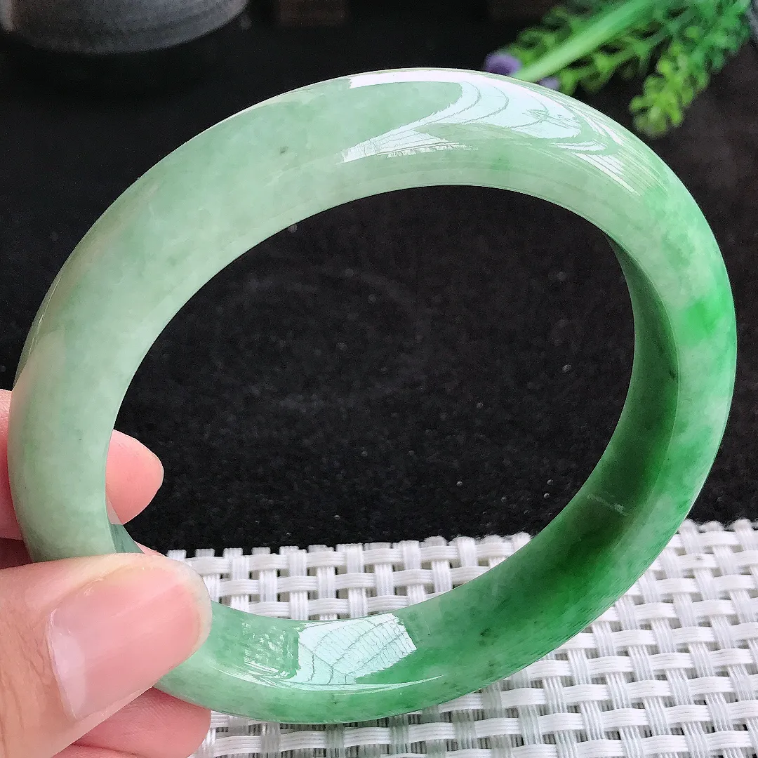 自然光65/13.5/9.7大圈口老坑精美温润满绿辣阳绿手镯玉镯百搭