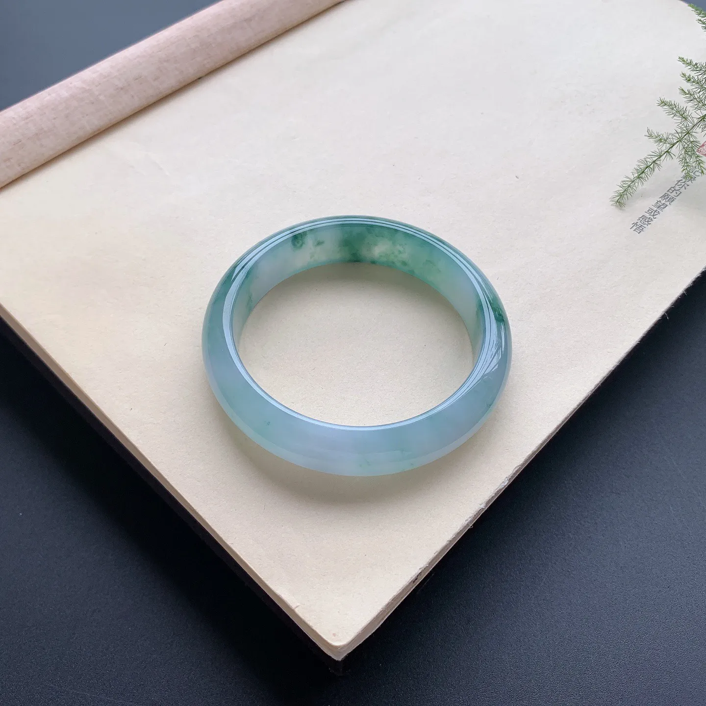 58圈口飘花正圈手镯 尺寸：58-14.2-8，水润起胶，花色唯美