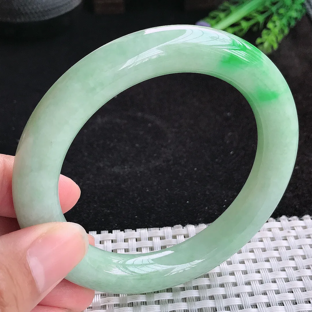 自然光60/11.5/11.6老坑精美冰润piao阳绿圆条手镯玉镯百搭