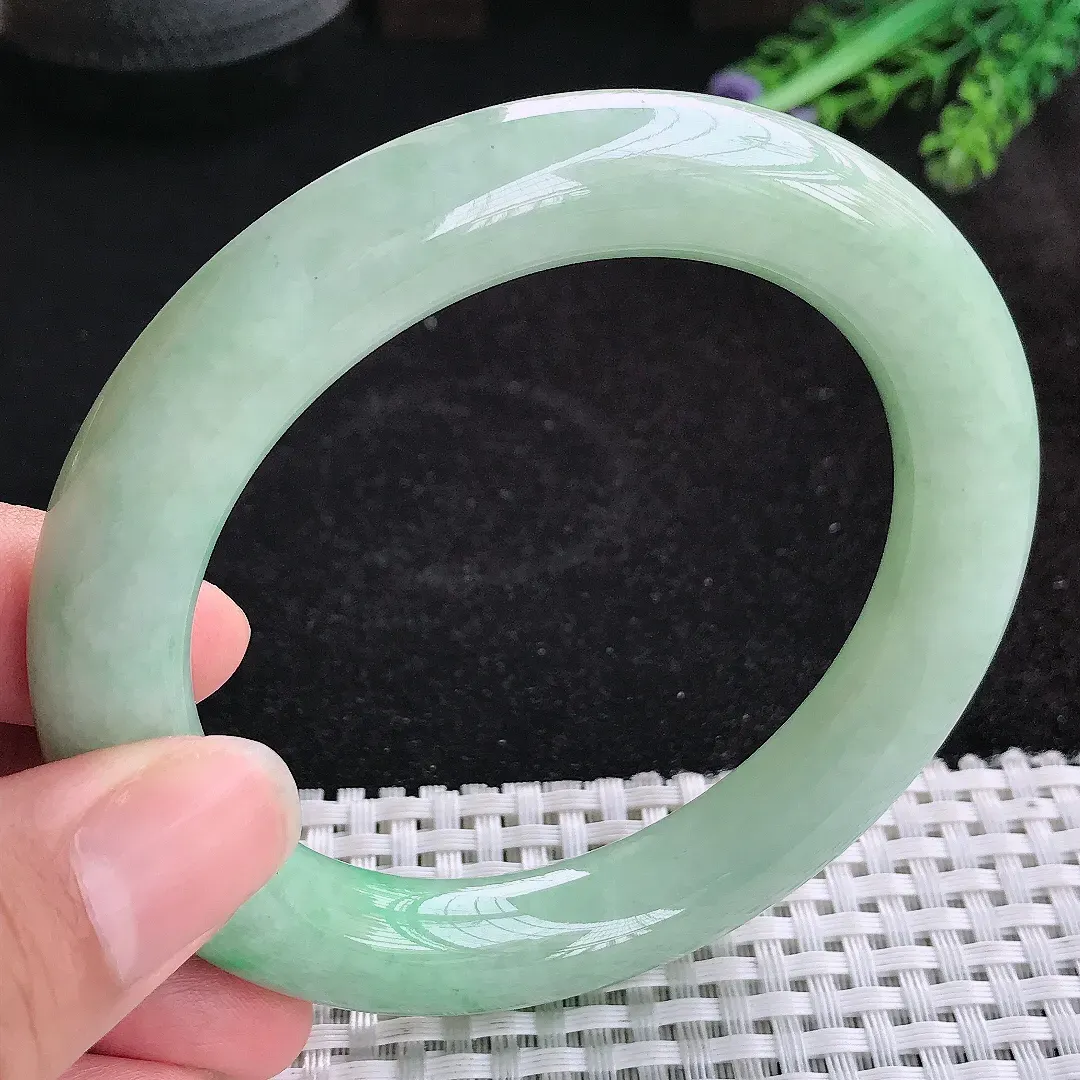 自然光60/11.5/11.6老坑精美冰润piao阳绿圆条手镯玉镯百搭