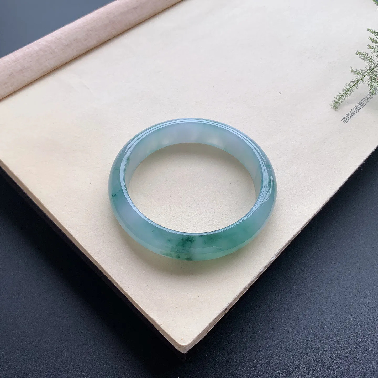 58圈口飘花正圈手镯 尺寸：58-14.2-8，水润起胶，花色唯美