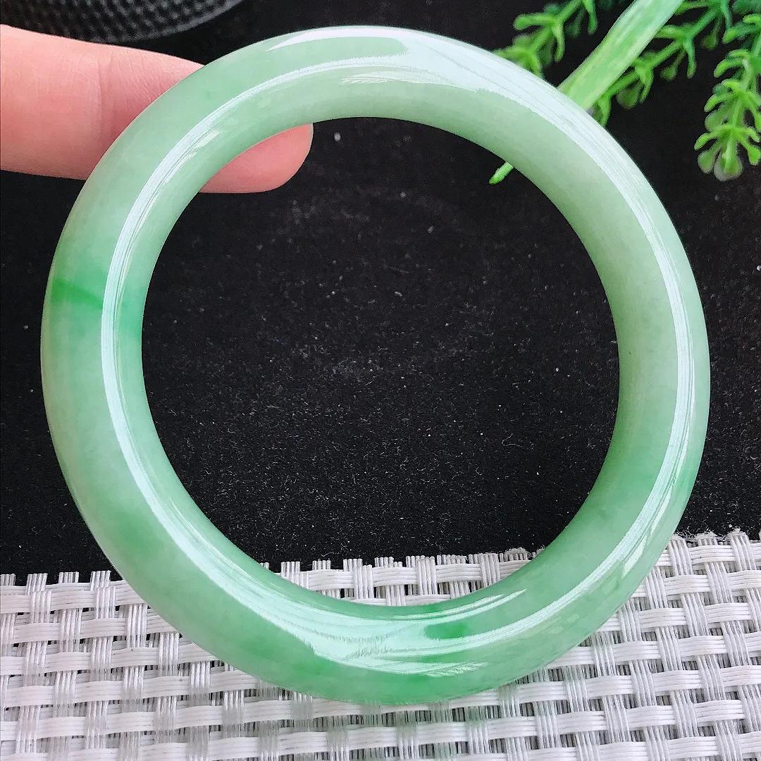 自然光61/11.2/11.4老坑精美满绿飘阳绿圆条手镯大圈口圆玉镯百搭