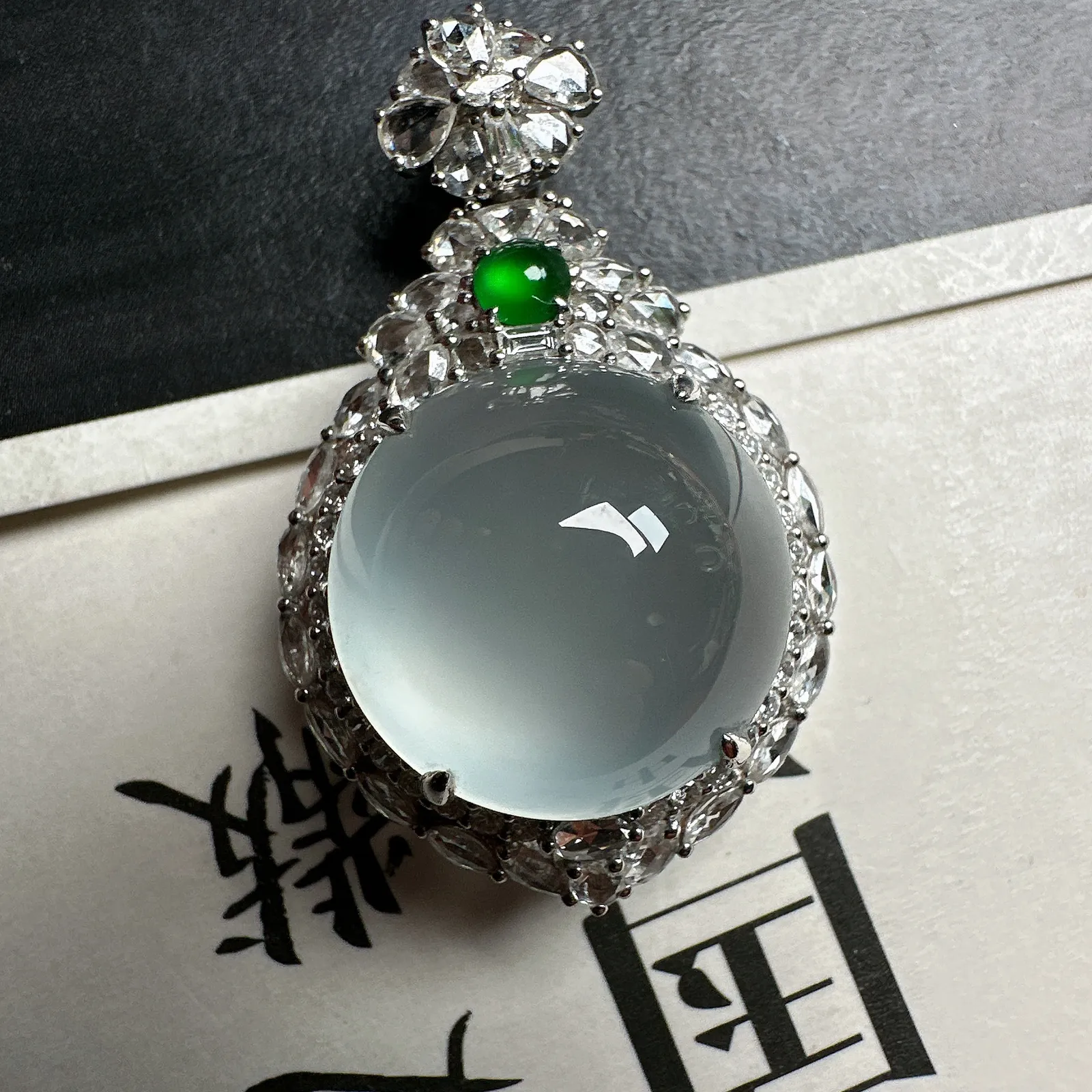 【大蛋面】晶莹剔透的收藏品质大蛋面，冰感十足，通透感十足，标准行家货，裸石尺寸16.5*8毫米。