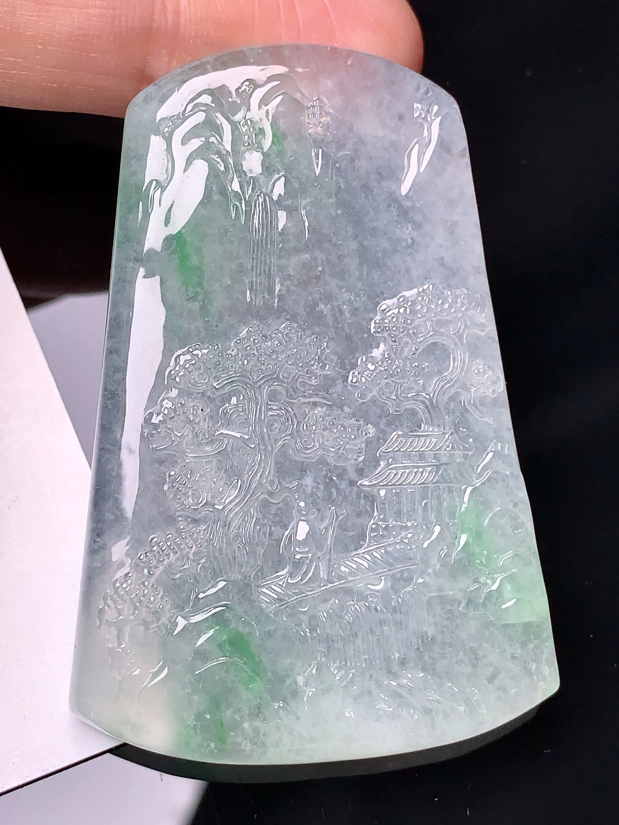 冰种飘绿山水牌吊坠 玉质细腻 色泽清新艳丽 整体尺寸55.2*37*6.5