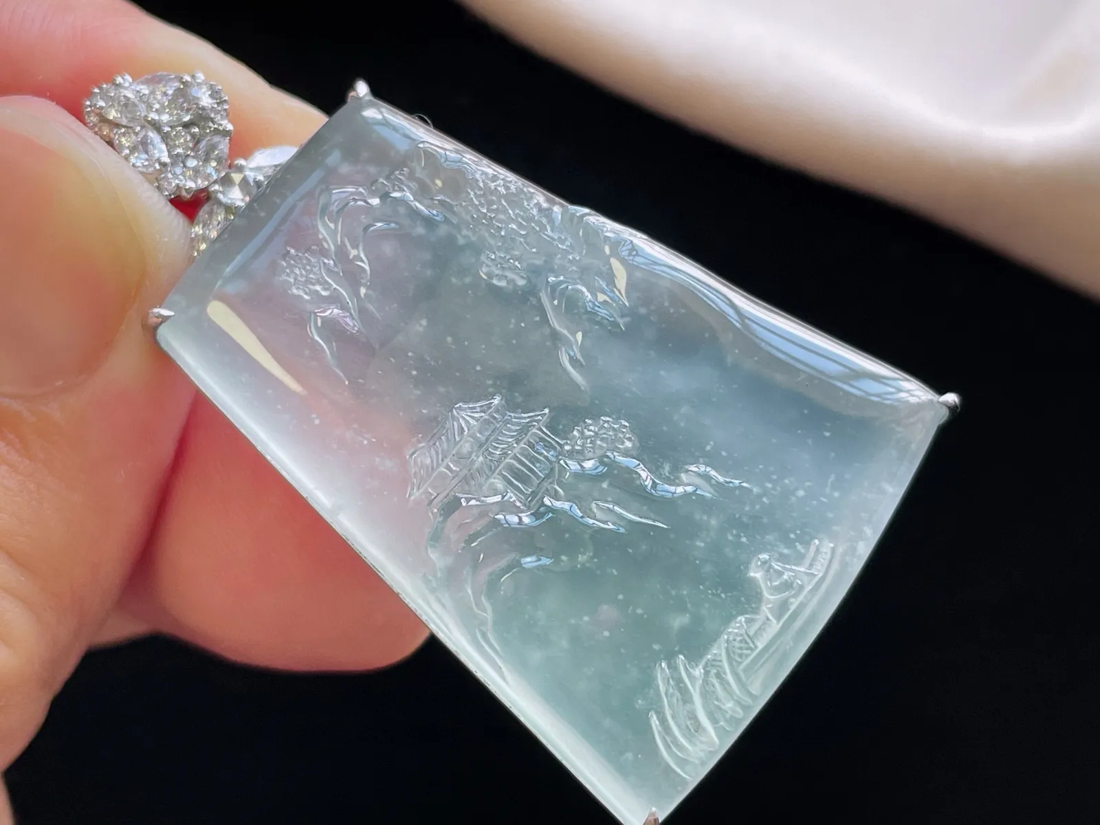18K 冰种·山水
 
裸33.6-26.5-5