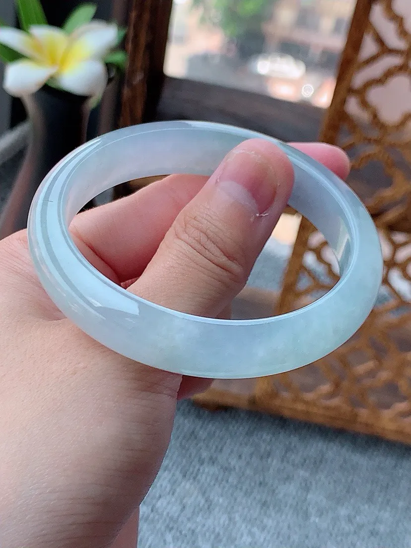 a货翡翠老坑淡紫罗兰贵妃手镯55-56圈口  尺寸55×49×12.2×7.2mm 重量45.40g 0801