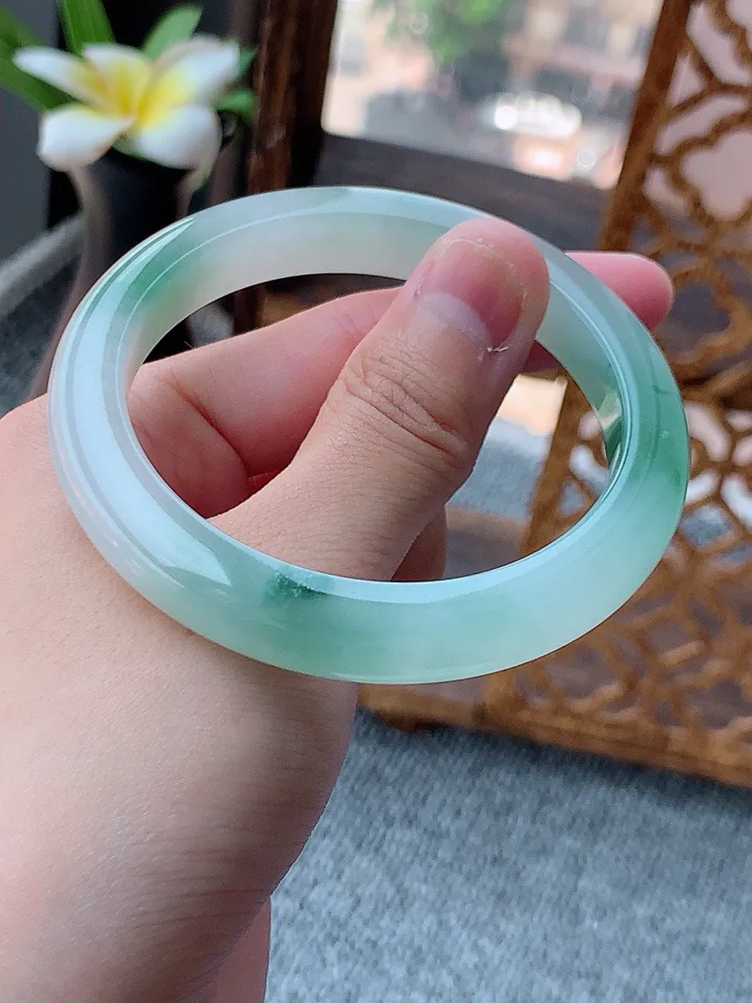 a货翡翠老坑飘花正装正圈手镯55-56圈口 尺寸55×9.8×8.2mm 重量47.33g 0801