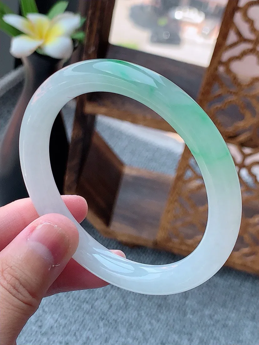 a货翡翠老坑冰种飘绿圆条手镯56-57圈口 尺寸56.3×8.6mm 重量41.52g 0801