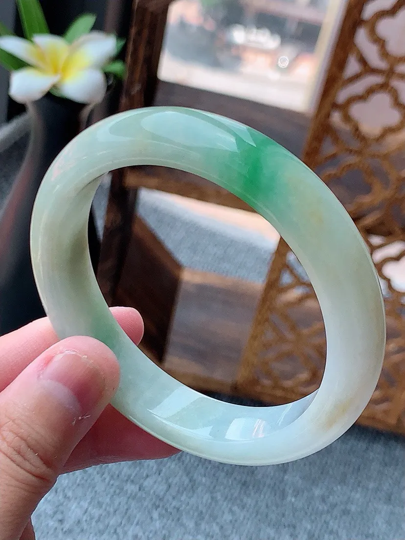 a货翡翠老坑黄加绿双彩正装正圈手镯57-58圈口  尺寸57×12×8mm 重量57.85g 080