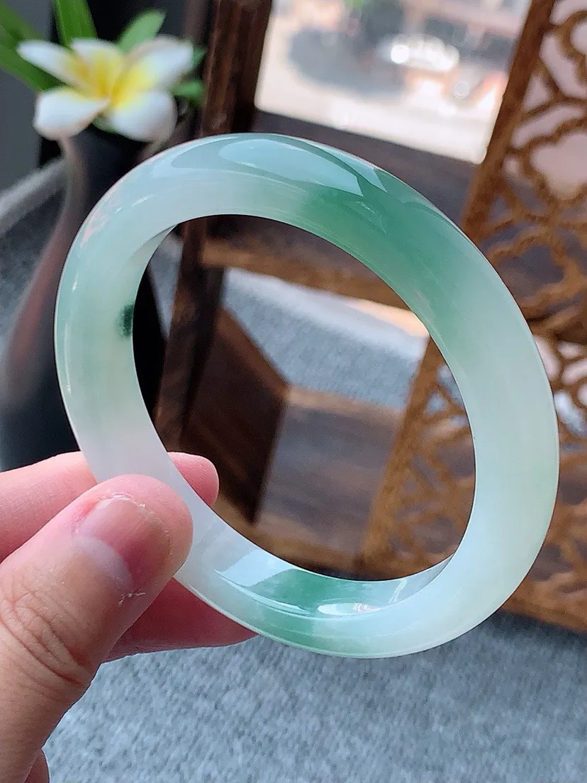 a货翡翠老坑飘花正装正圈手镯55-56圈口 尺寸55×9.8×8.2mm 重量47.33g 0801