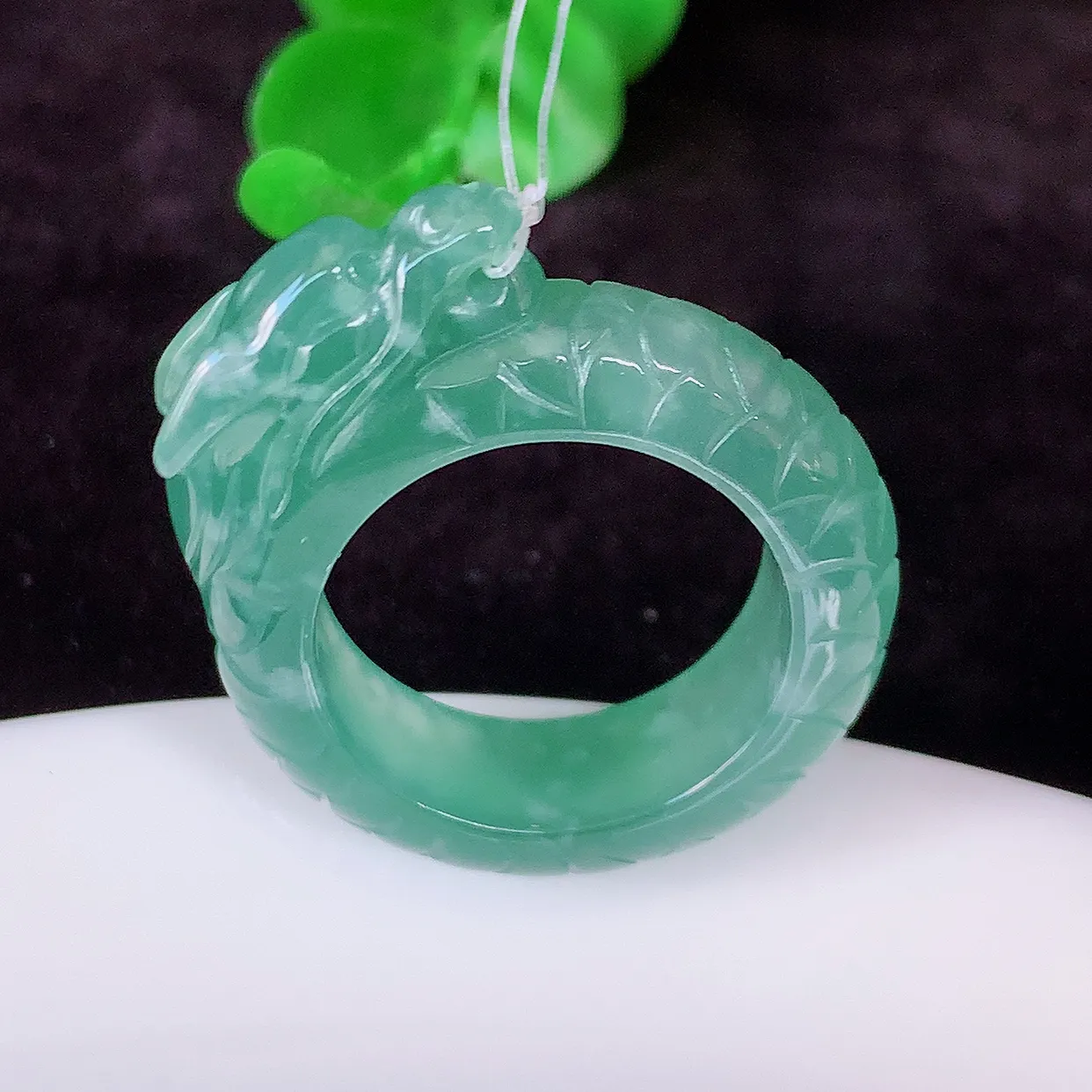 自然光实拍，龙戒指，18mm内径冰种翡翠指环，玉戒指，玉质莹润，好精美好冰润的指环，17圈口，上手纤巧！#49.31