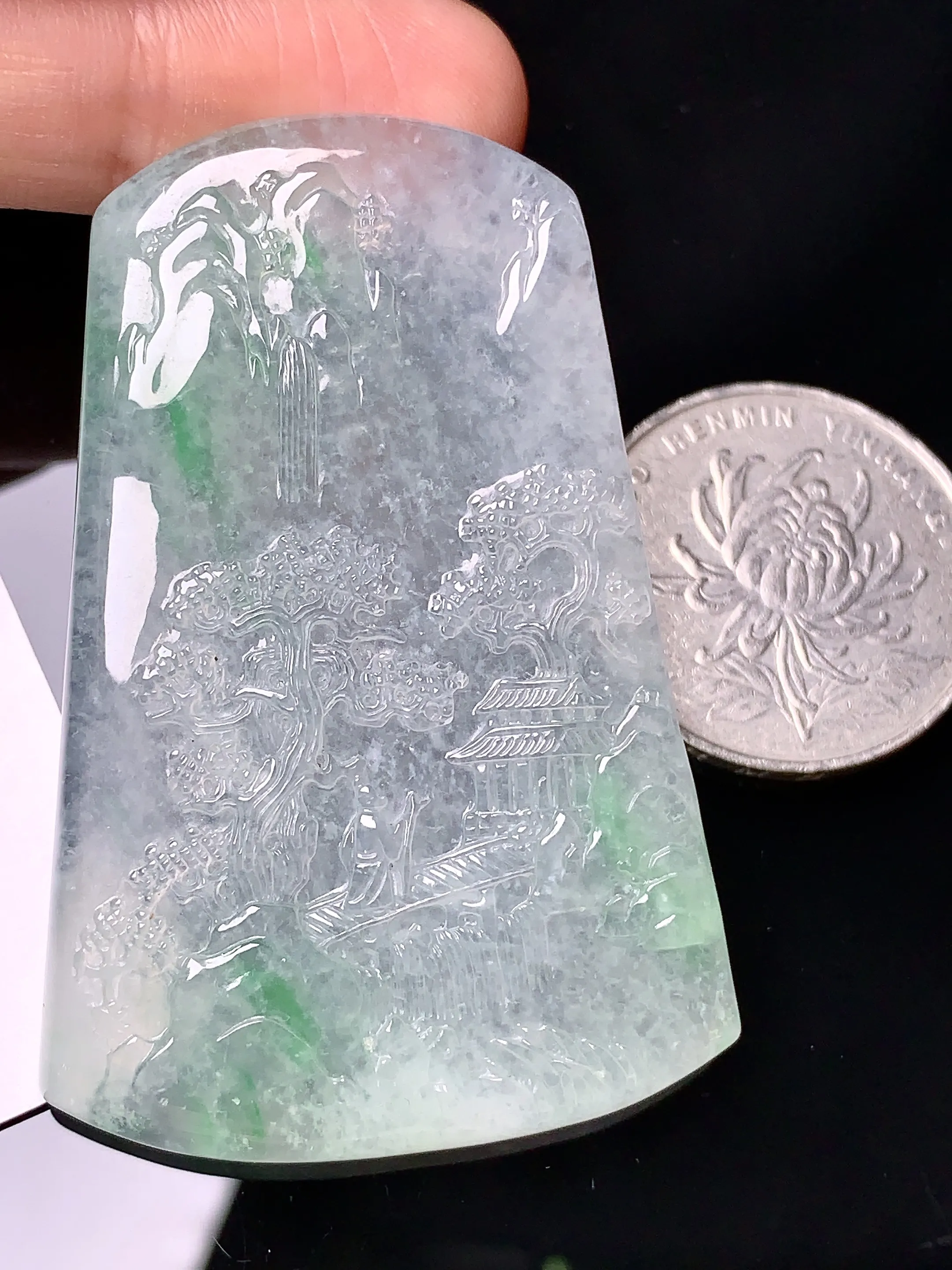 冰种飘绿山水牌吊坠 玉质细腻 色泽清新艳丽 整体尺寸55.2*37*6.5
