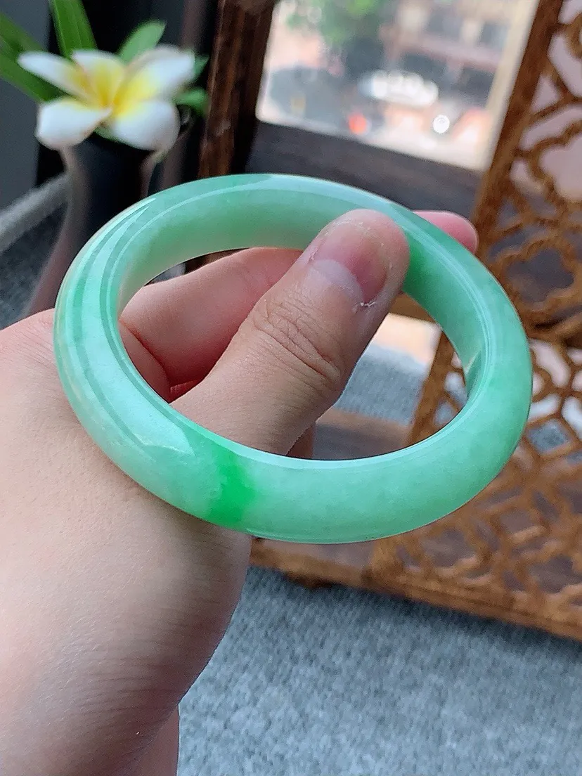 a货翡翠老坑满绿正装正圈手镯54-55圈口  尺寸54.5×11.8×8.6mm 重量58.90g 0801