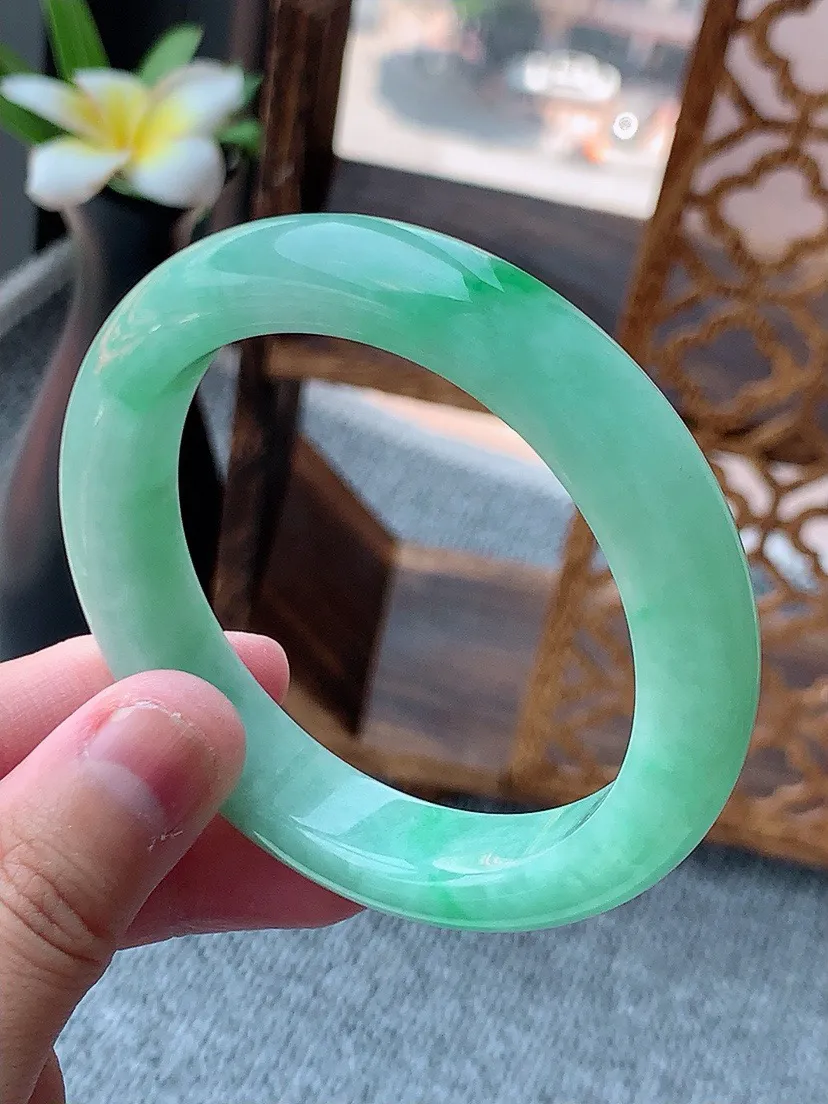 a货翡翠老坑满绿正装正圈手镯54-55圈口  尺寸54.5×11.8×8.6mm 重量58.90g 