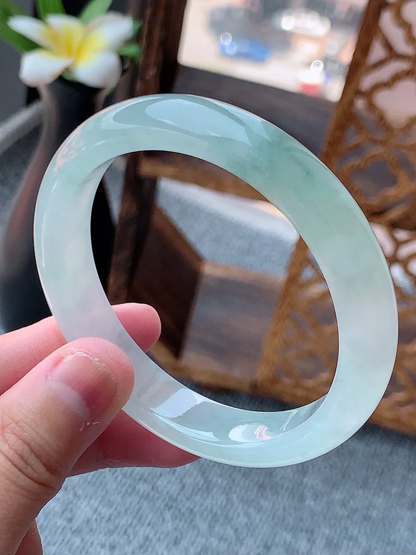 a货翡翠老坑晴水飘花正装正圈手镯55-56圈口  尺寸55.8×11.2×7mm 重量47.72g 