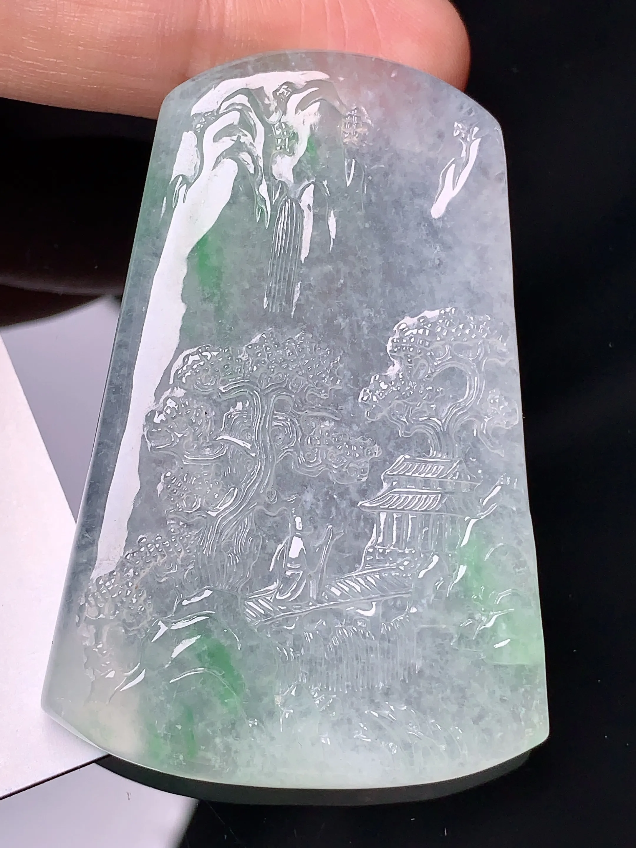 冰种飘绿山水牌吊坠 玉质细腻 色泽清新艳丽 整体尺寸55.2*37*6.5