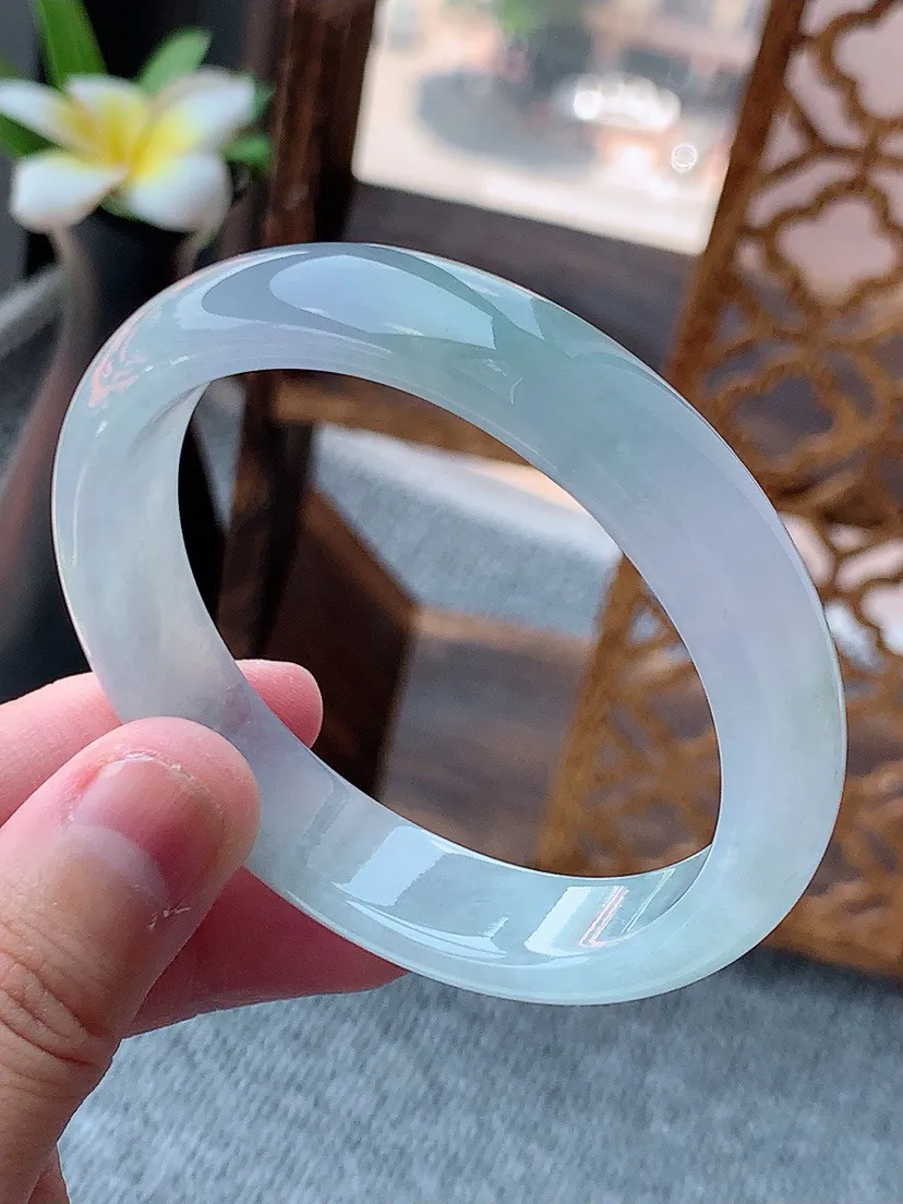 a货翡翠老坑淡紫罗兰贵妃手镯55-56圈口  尺寸55×49×12.2×7.2mm 重量45.40g 0801