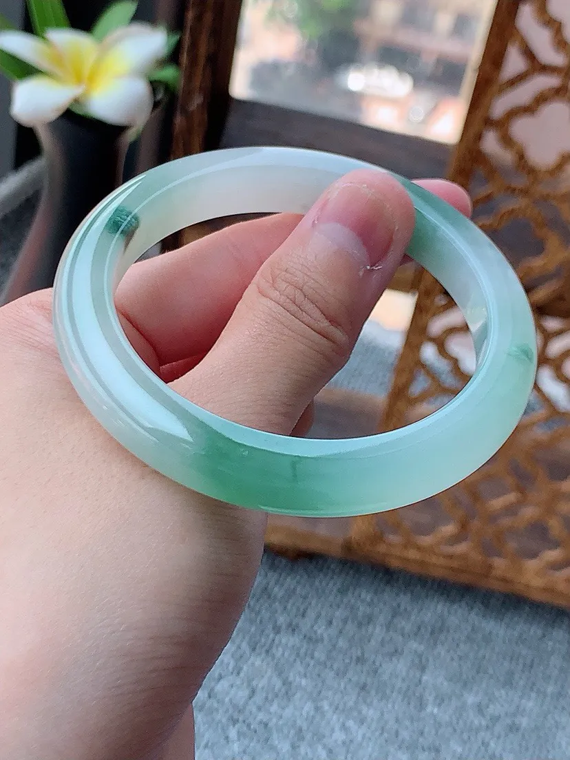 a货翡翠老坑飘花正装正圈手镯55-56圈口 尺寸55×9.8×8.2mm 重量47.33g 0801