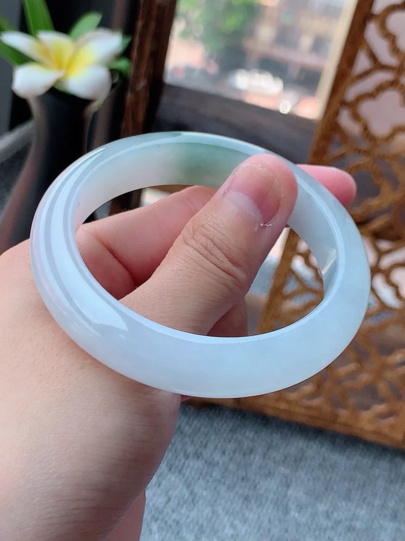 a货翡翠老坑飘花正装正圈手镯53-54圈口 尺寸53.6×12.4×8.2mm 重量55.38g 0801