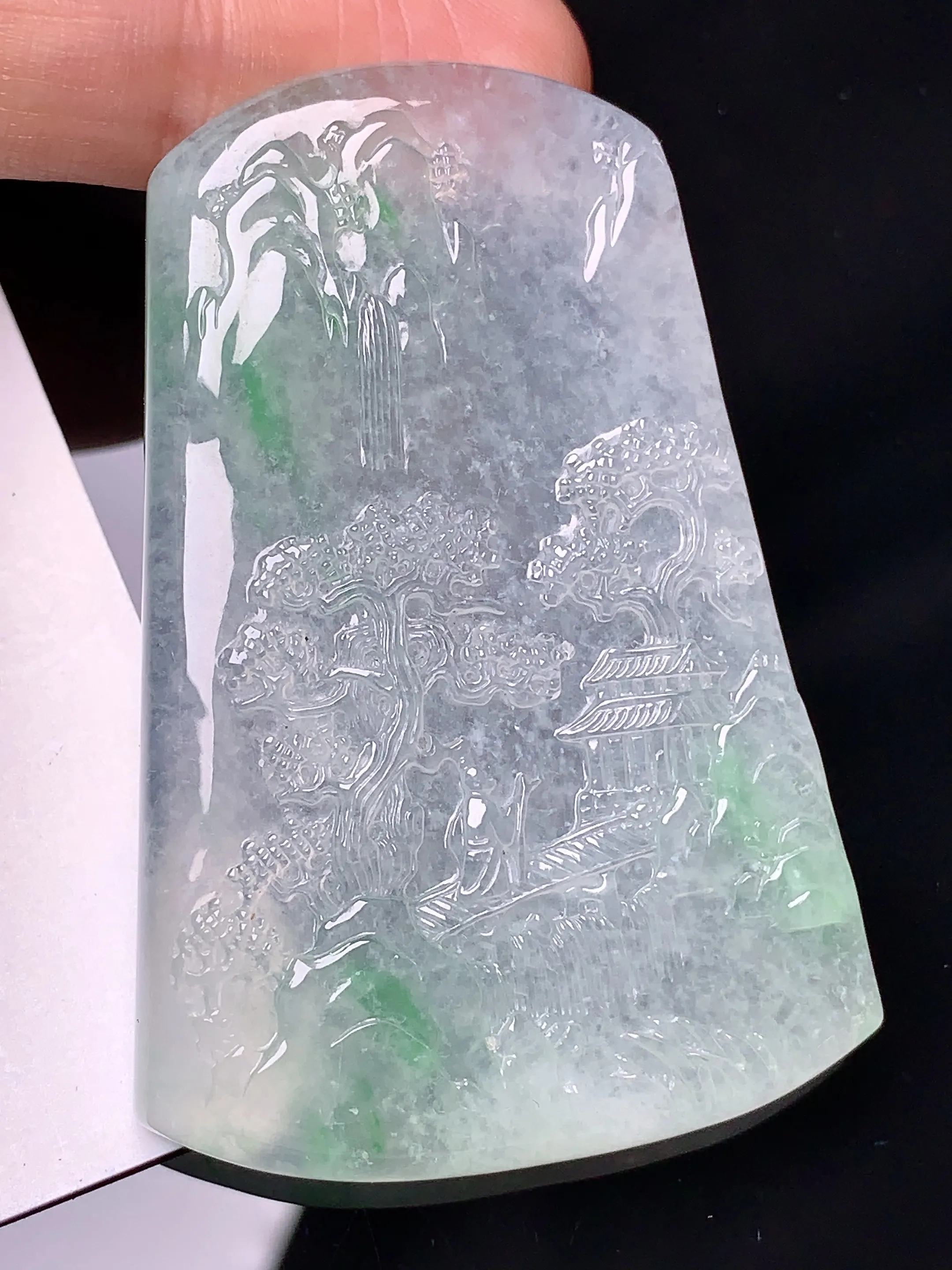 冰种飘绿山水牌吊坠 玉质细腻 色泽清新艳丽 整体尺寸55.2*37*6.5