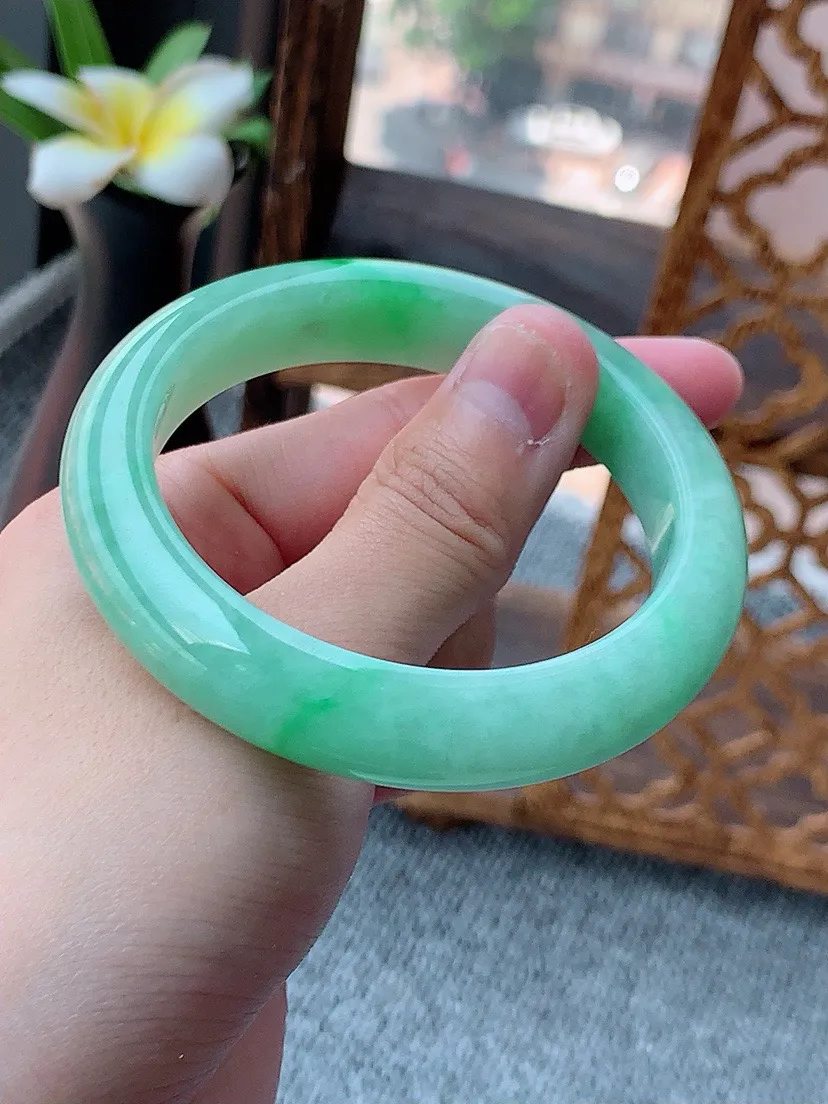 a货翡翠老坑满绿正装正圈手镯54-55圈口  尺寸54.5×11.8×8.6mm 重量58.90g 0801