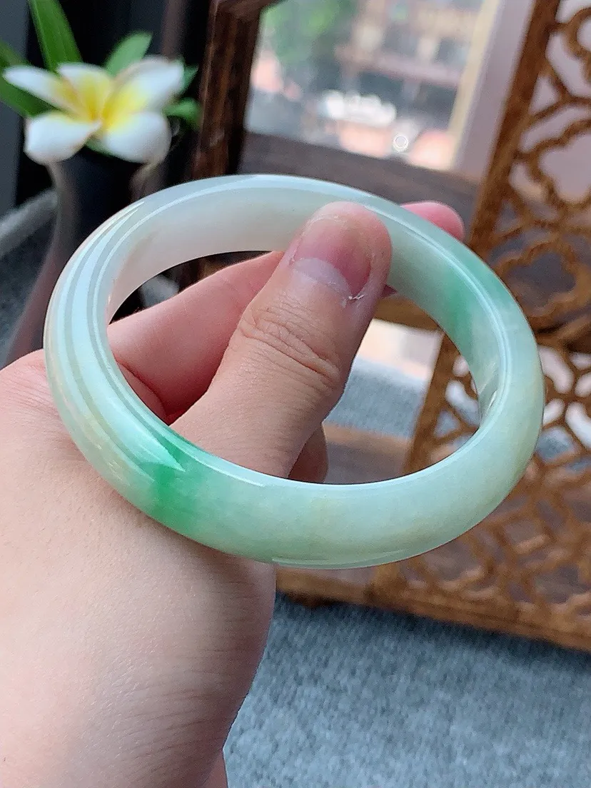 a货翡翠老坑黄加绿双彩正装正圈手镯57-58圈口  尺寸57×12×8mm 重量57.85g 0801