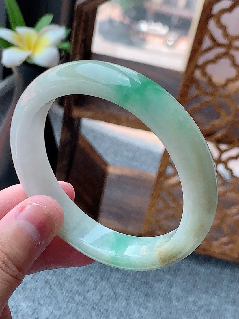a货翡翠老坑黄加绿双彩正装正圈手镯57-58圈口  尺寸57×12×8mm 重量57.85g 0801